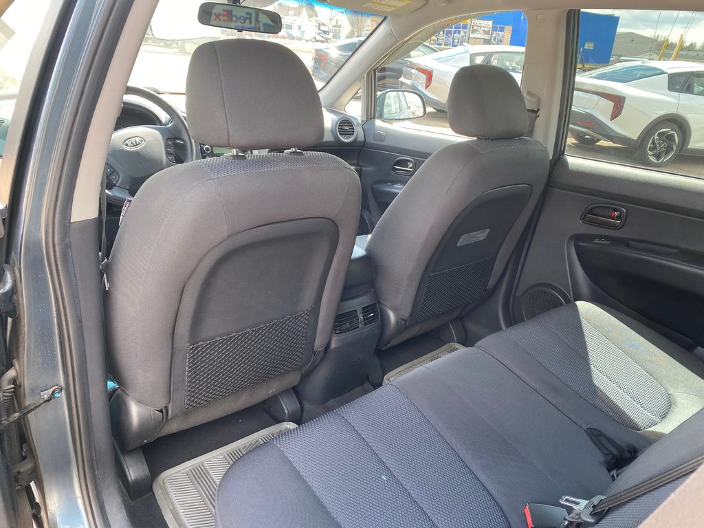 Kia Rondo EX | USB | HtdSeats | Bluetooth | Keyless | Cruise 2011 à Amherst, Nouvelle-Écosse - 89 - w1024h768px
