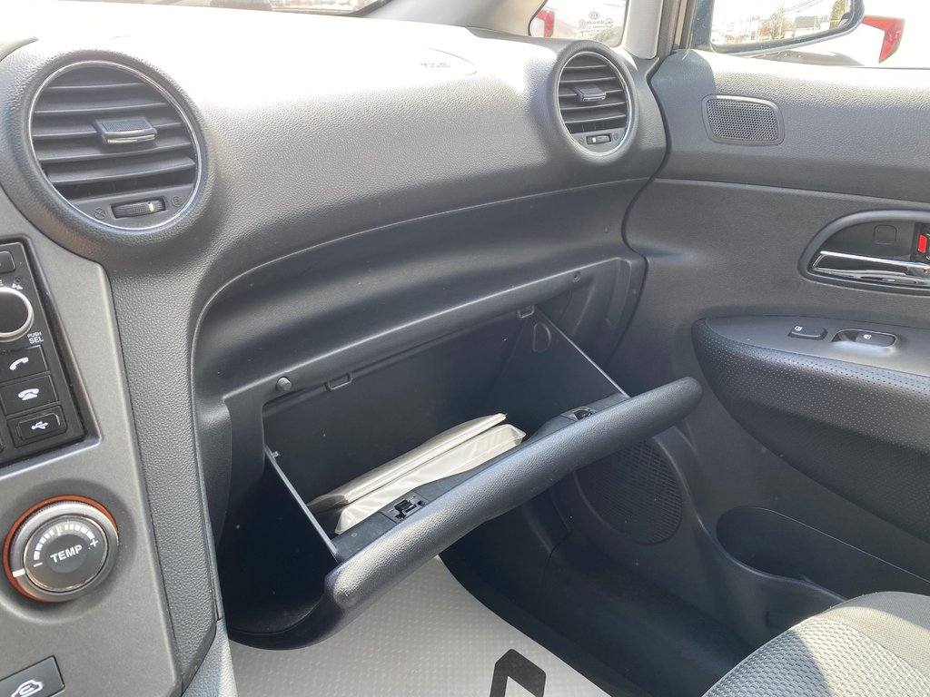 Kia Rondo EX | USB | HtdSeats | Bluetooth | Keyless | Cruise 2011 à Amherst, Nouvelle-Écosse - 81 - w1024h768px