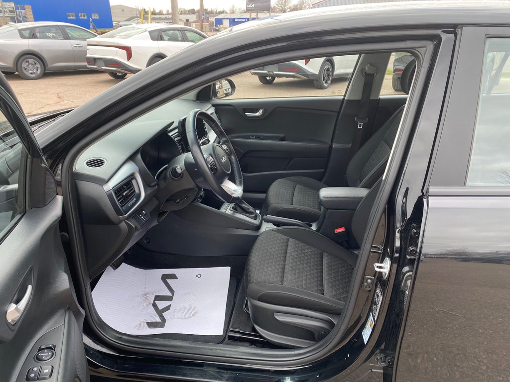 Kia Rondo EX | USB | HtdSeats | Bluetooth | Keyless | Cruise 2011 à Amherst, Nouvelle-Écosse - 42 - w1024h768px
