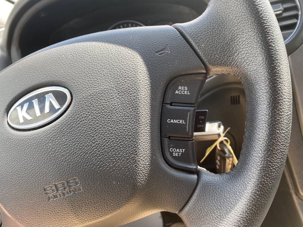 Kia Rondo EX | USB | HtdSeats | Bluetooth | Keyless | Cruise 2011 à Amherst, Nouvelle-Écosse - 74 - w1024h768px