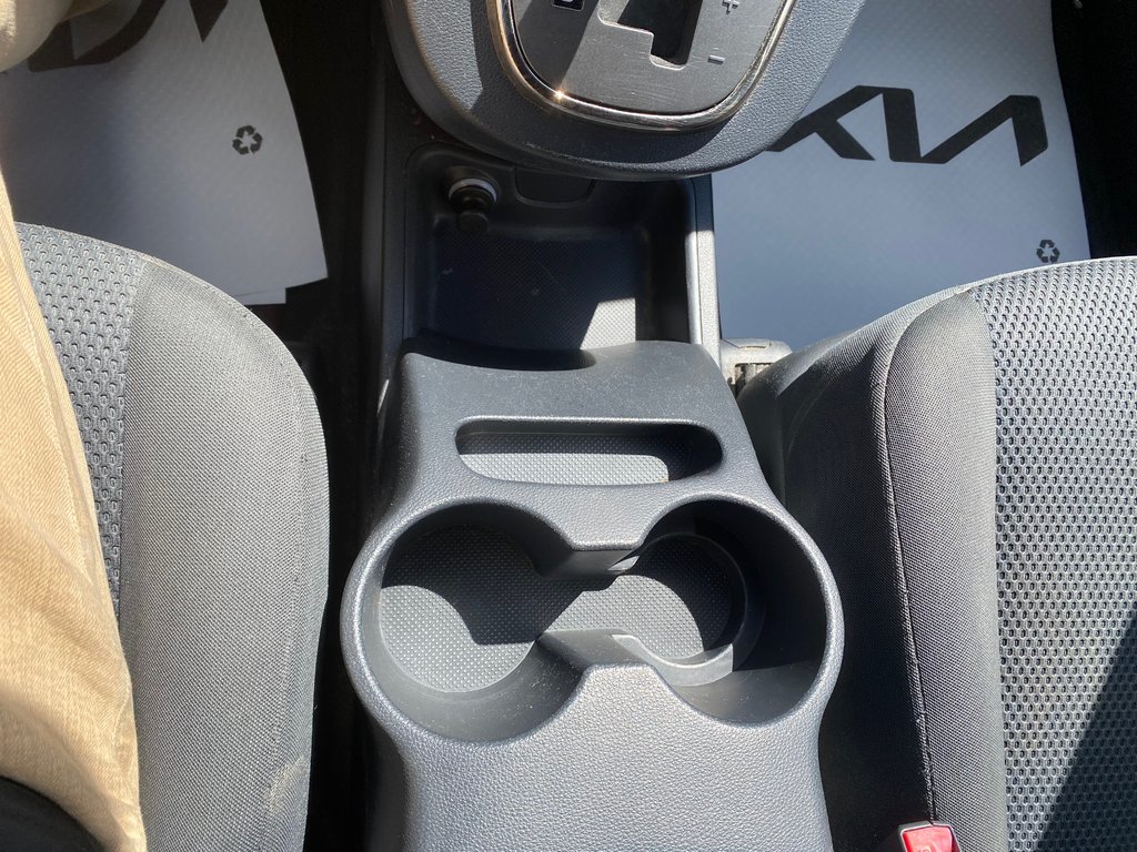 Kia Rondo EX | USB | HtdSeats | Bluetooth | Keyless | Cruise 2011 à Amherst, Nouvelle-Écosse - 77 - w1024h768px