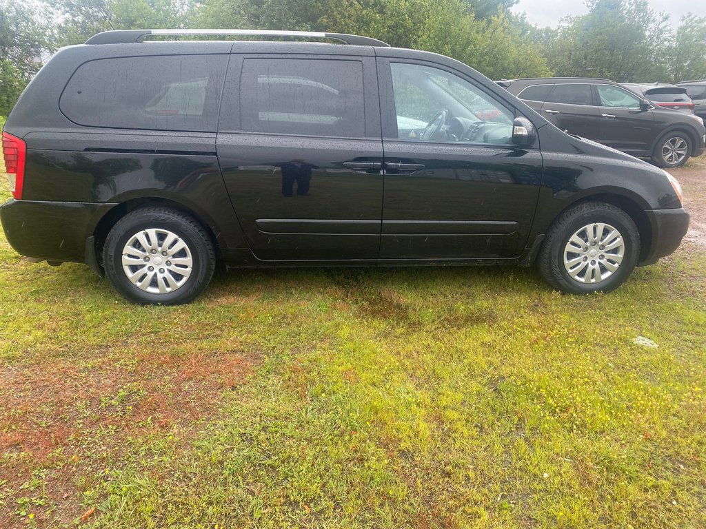 2012 Kia SEDONA LX | 7-Pass | USB | Bluetooth | Keyless | Cruise in Amherst, Nova Scotia - 7 - w1024h768px