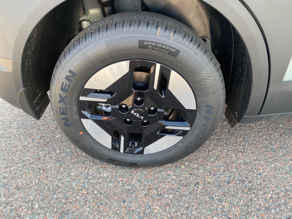 2027 Kia Seltos LX in Amherst, Nova Scotia - 18 - w1024h768px