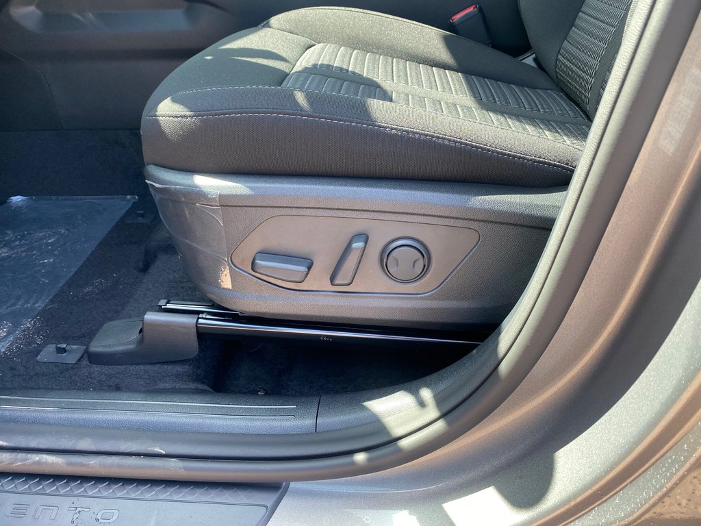 2026 Kia Sorento Hybrid LX | HEV | Cam | USB | HtdSeats | Warranty to 2034 in Amherst, Nova Scotia - 30 - w1024h768px