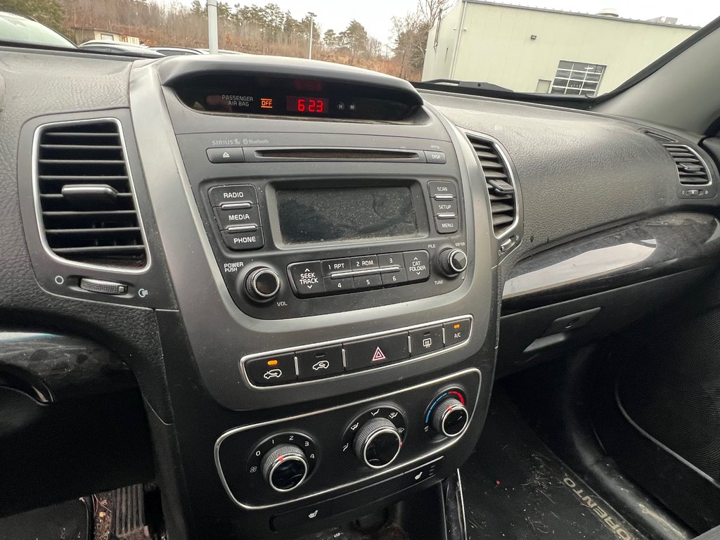 Kia Sorento LX | Cam | USB | HtdSeats | Bluetooth | Keyless 2014 à Amherst, Nouvelle-Écosse - 10 - w1024h768px