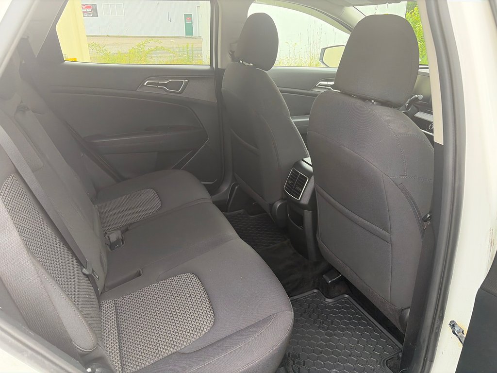 Kia SPORTAGE LX | Cam | USB | HtdSeats | Bluetooth | Keyless 2023 à Amherst, Nouvelle-Écosse - 30 - w1024h768px
