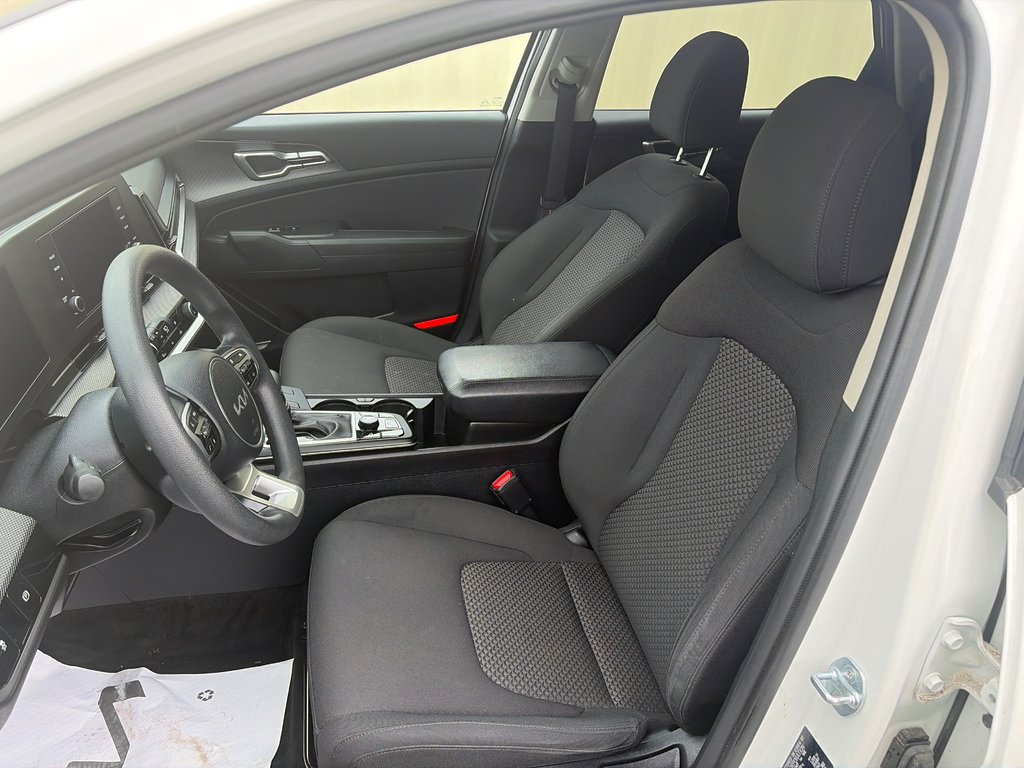2024 Kia Sportage LX | Cam | USB | HtdSeats | Warranty to 2030 in Amherst, Nova Scotia - 18 - w1024h768px