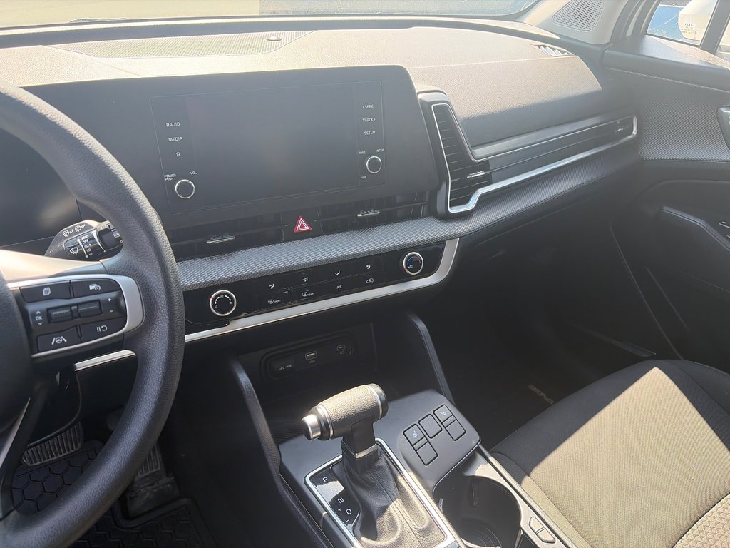 2024 Kia Sportage LX | Cam | USB | HtdSeats | Warranty to 2030 in Amherst, Nova Scotia - 34 - w1024h768px