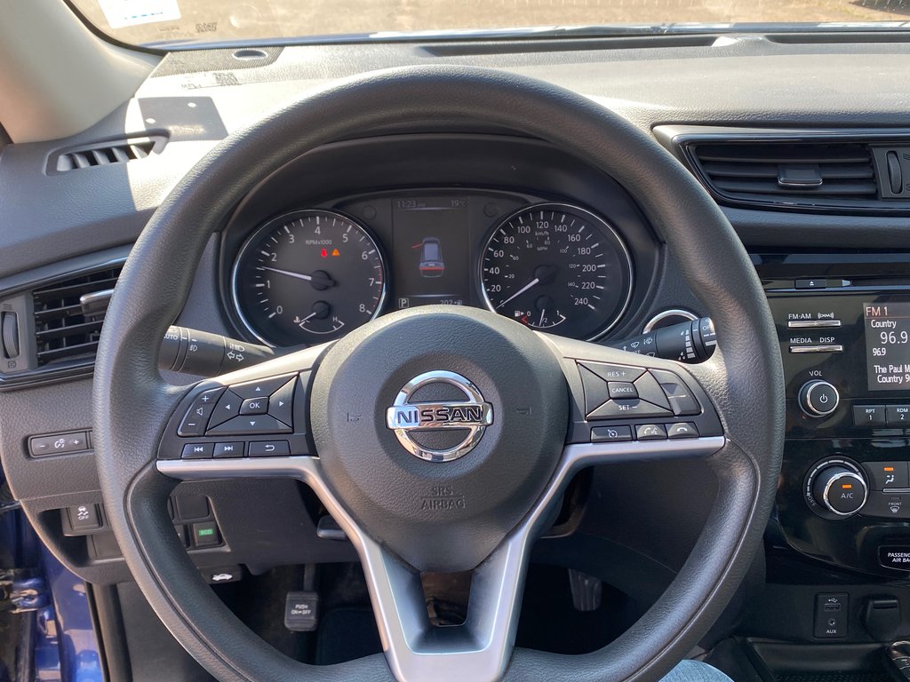 2017 Nissan ROGUE SV | SunRoof | Cam | USB | Bluetooth | Keyless in Amherst, Nova Scotia - 22 - w1024h768px