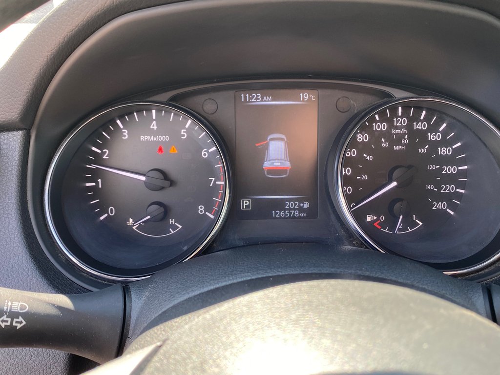 2017 Nissan ROGUE SV | SunRoof | Cam | USB | Bluetooth | Keyless in Amherst, Nova Scotia - 21 - w1024h768px