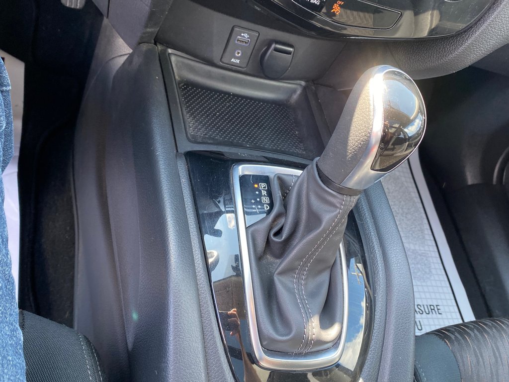 2017 Nissan ROGUE SV | SunRoof | Cam | USB | Bluetooth | Keyless in Amherst, Nova Scotia - 30 - w1024h768px