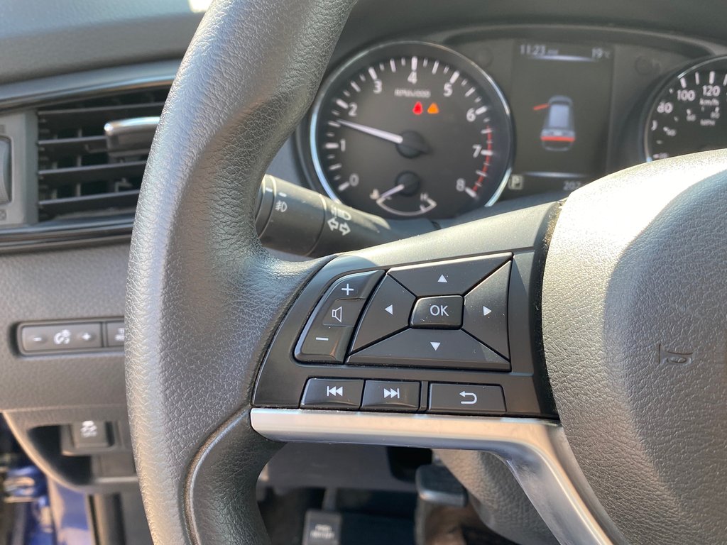2017 Nissan ROGUE SV | SunRoof | Cam | USB | Bluetooth | Keyless in Amherst, Nova Scotia - 23 - w1024h768px