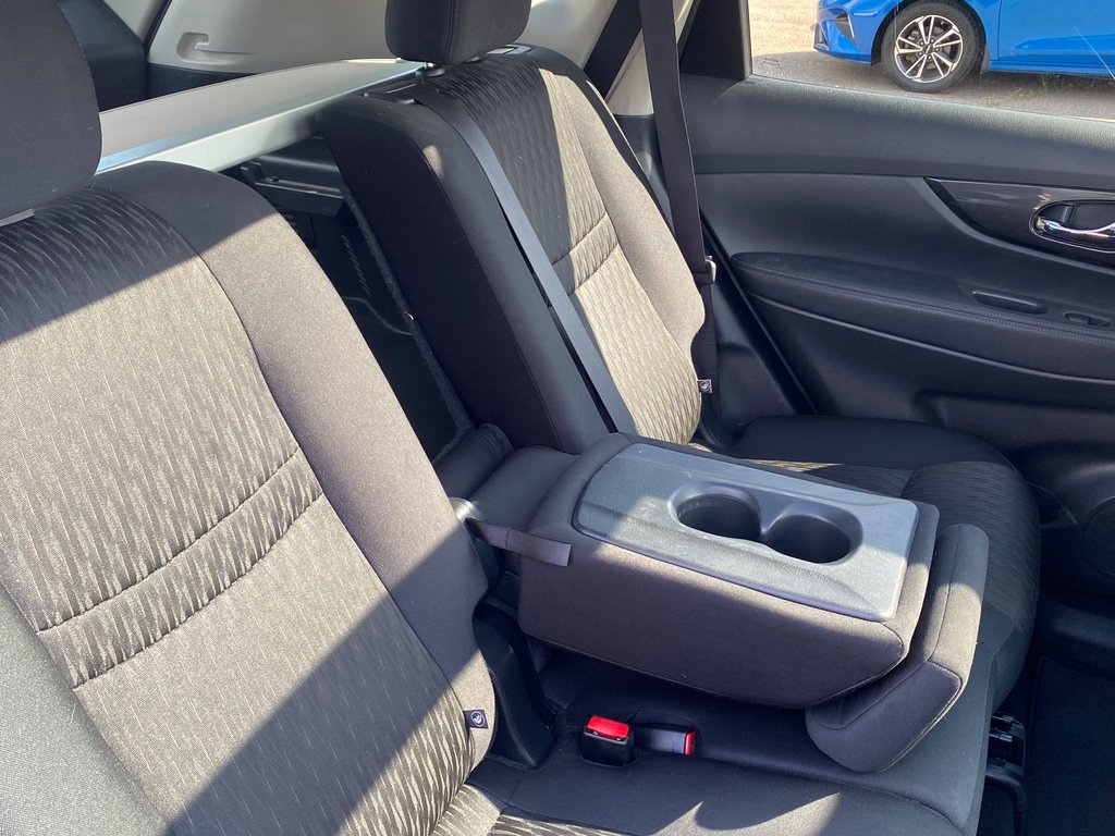 2017 Nissan ROGUE SV | SunRoof | Cam | USB | Bluetooth | Keyless in Amherst, Nova Scotia - 48 - w1024h768px
