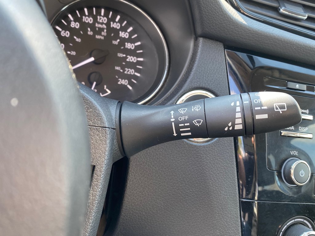 2017 Nissan ROGUE SV | SunRoof | Cam | USB | Bluetooth | Keyless in Amherst, Nova Scotia - 26 - w1024h768px