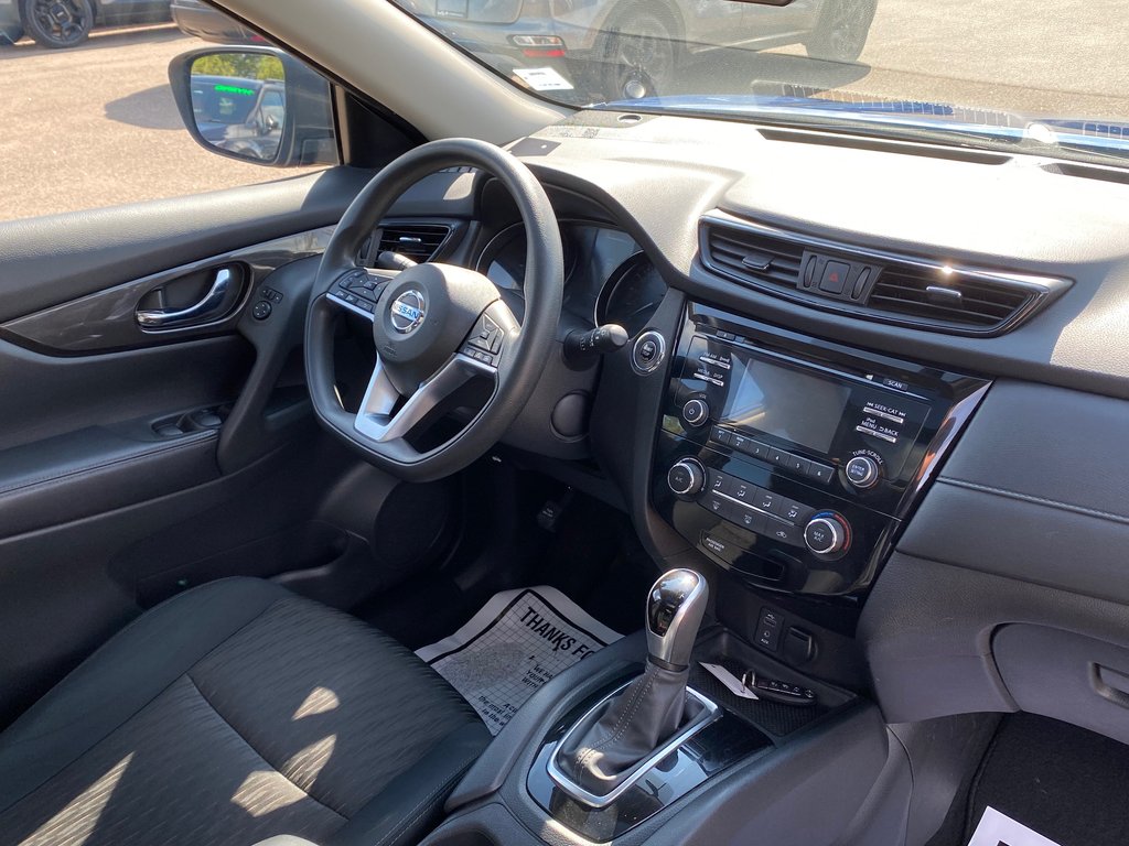 2017 Nissan ROGUE SV | SunRoof | Cam | USB | Bluetooth | Keyless in Amherst, Nova Scotia - 50 - w1024h768px