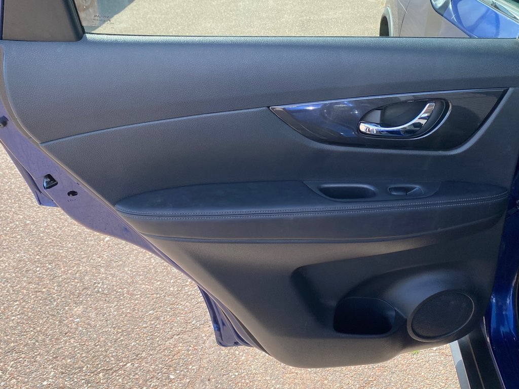 2017 Nissan ROGUE SV | SunRoof | Cam | USB | Bluetooth | Keyless in Amherst, Nova Scotia - 40 - w1024h768px