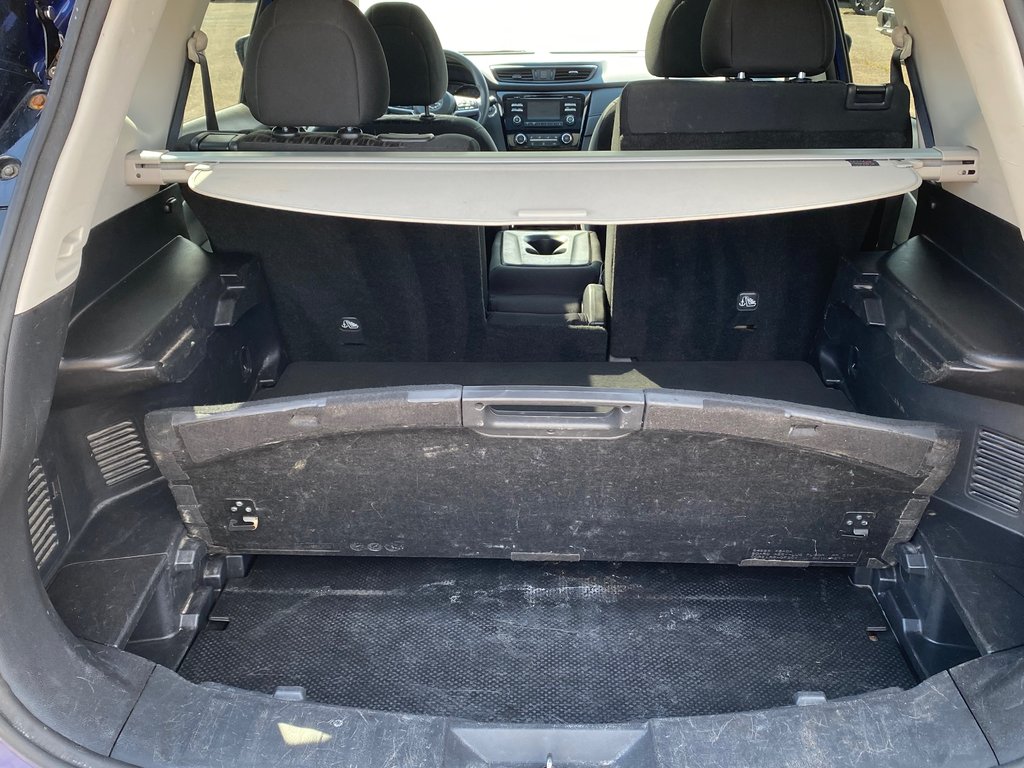 2017 Nissan ROGUE SV | SunRoof | Cam | USB | Bluetooth | Keyless in Amherst, Nova Scotia - 44 - w1024h768px