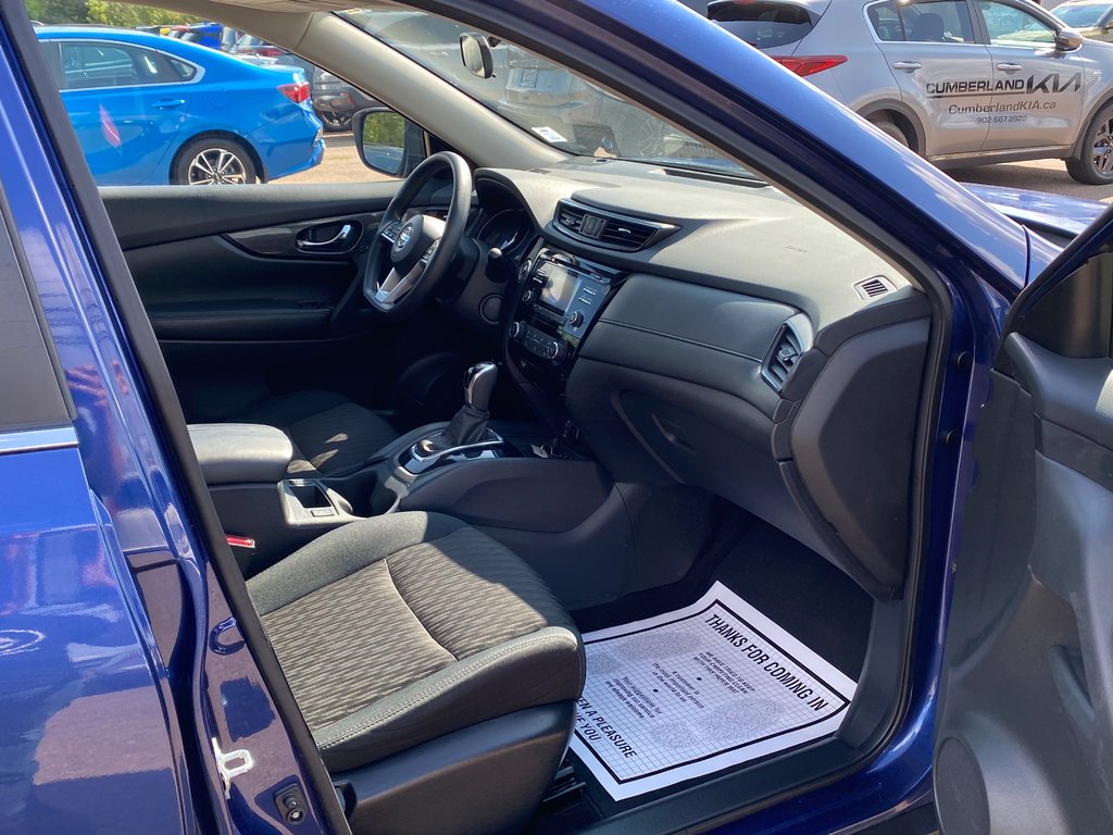 2017 Nissan ROGUE SV | SunRoof | Cam | USB | Bluetooth | Keyless in Amherst, Nova Scotia - 49 - w1024h768px