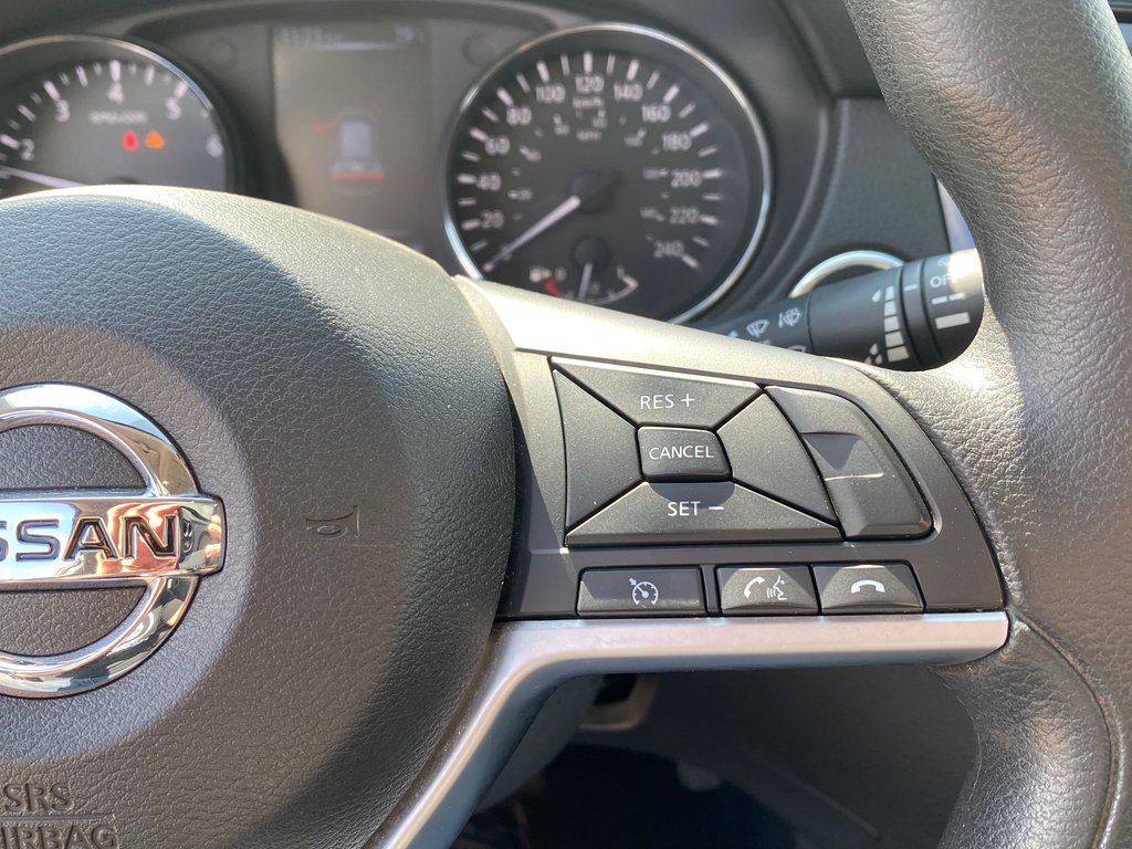 2017 Nissan ROGUE SV | SunRoof | Cam | USB | Bluetooth | Keyless in Amherst, Nova Scotia - 24 - w1024h768px