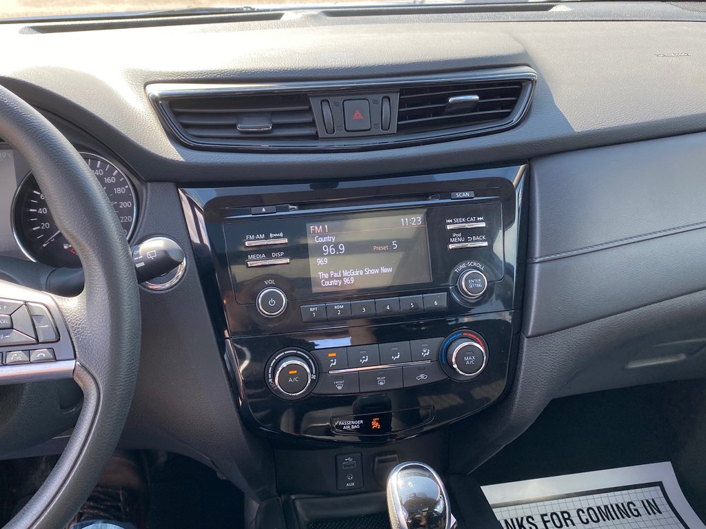 2017 Nissan ROGUE SV | SunRoof | Cam | USB | Bluetooth | Keyless in Amherst, Nova Scotia - 27 - w1024h768px