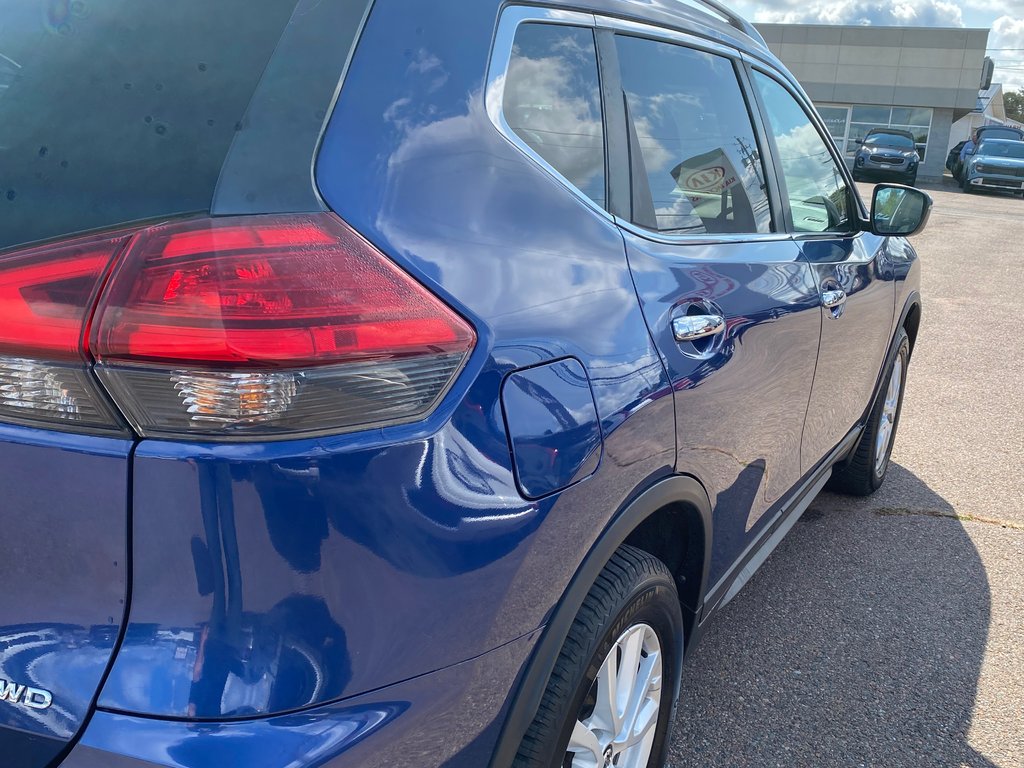 2017 Nissan ROGUE SV | SunRoof | Cam | USB | Bluetooth | Keyless in Amherst, Nova Scotia - 12 - w1024h768px