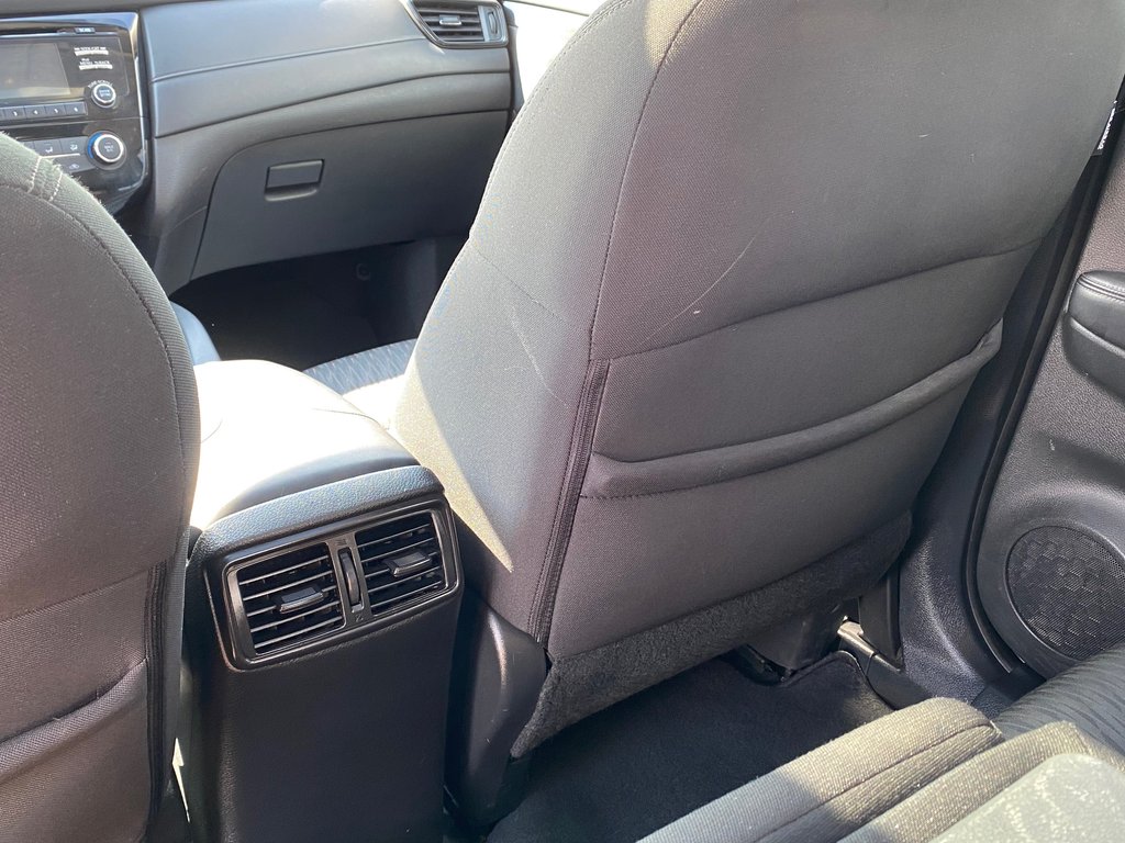 2017 Nissan ROGUE SV | SunRoof | Cam | USB | Bluetooth | Keyless in Amherst, Nova Scotia - 41 - w1024h768px
