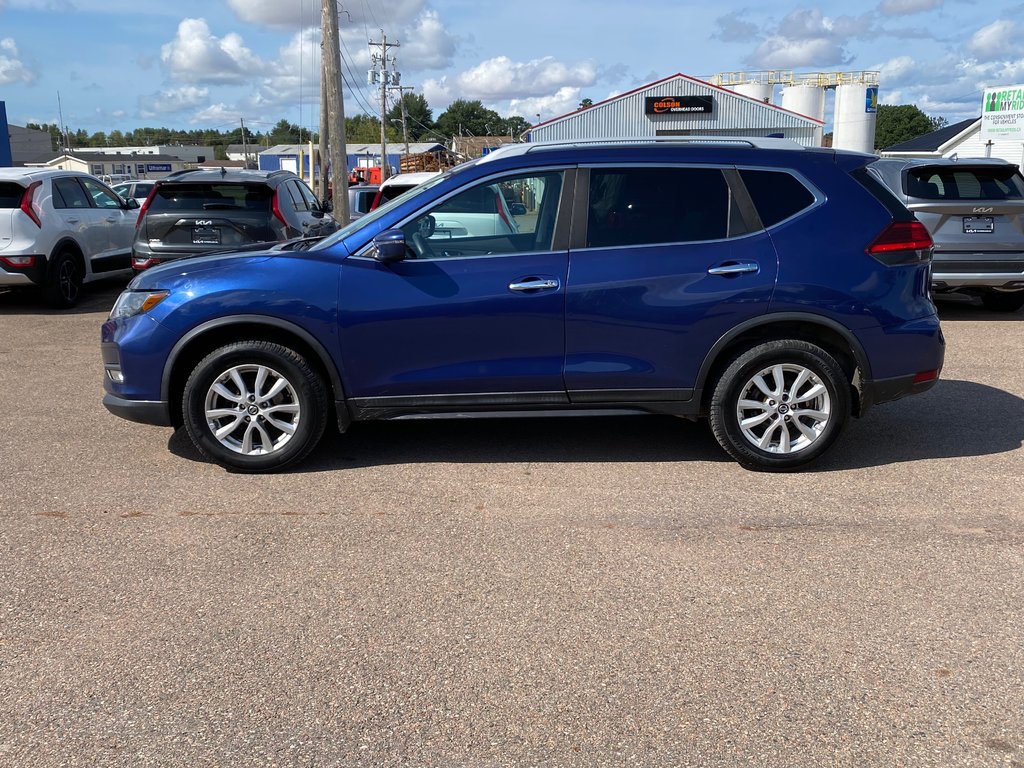 2017 Nissan ROGUE SV | SunRoof | Cam | USB | Bluetooth | Keyless in Amherst, Nova Scotia - 4 - w1024h768px