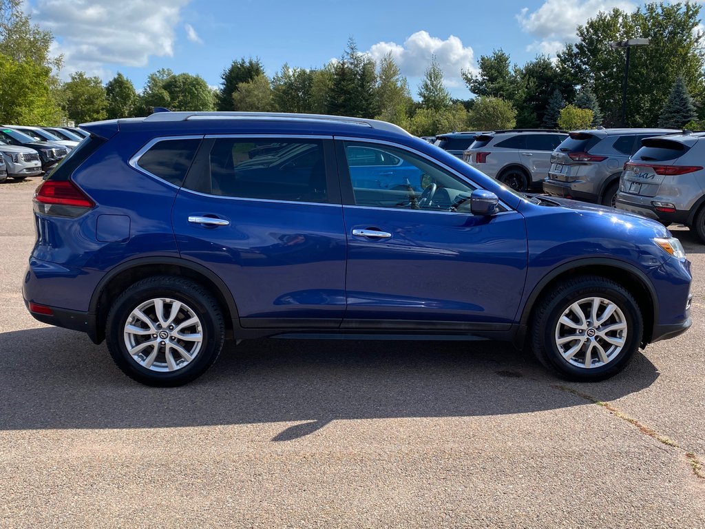 2017 Nissan ROGUE SV | SunRoof | Cam | USB | Bluetooth | Keyless in Amherst, Nova Scotia - 8 - w1024h768px