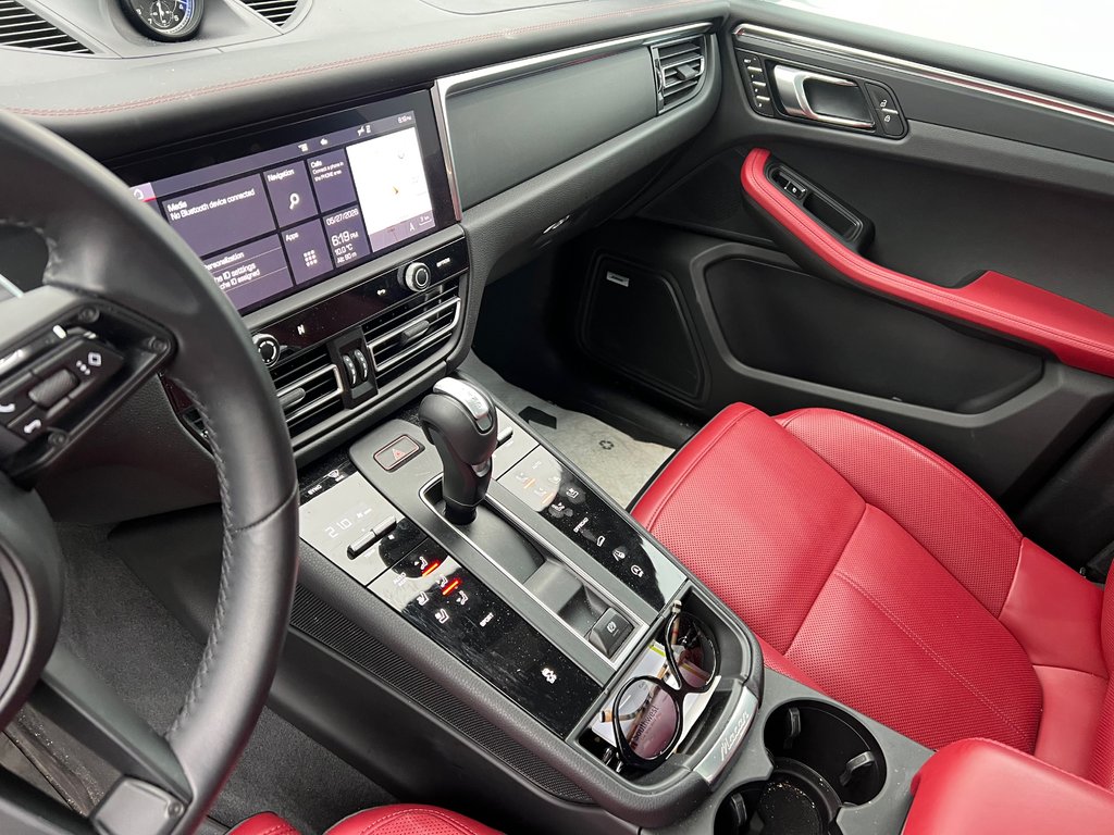 2025 Porsche Macan Base | Leather | SunRoof | Nav | Warranty to 2029 in Amherst, Nova Scotia - 21 - w1024h768px
