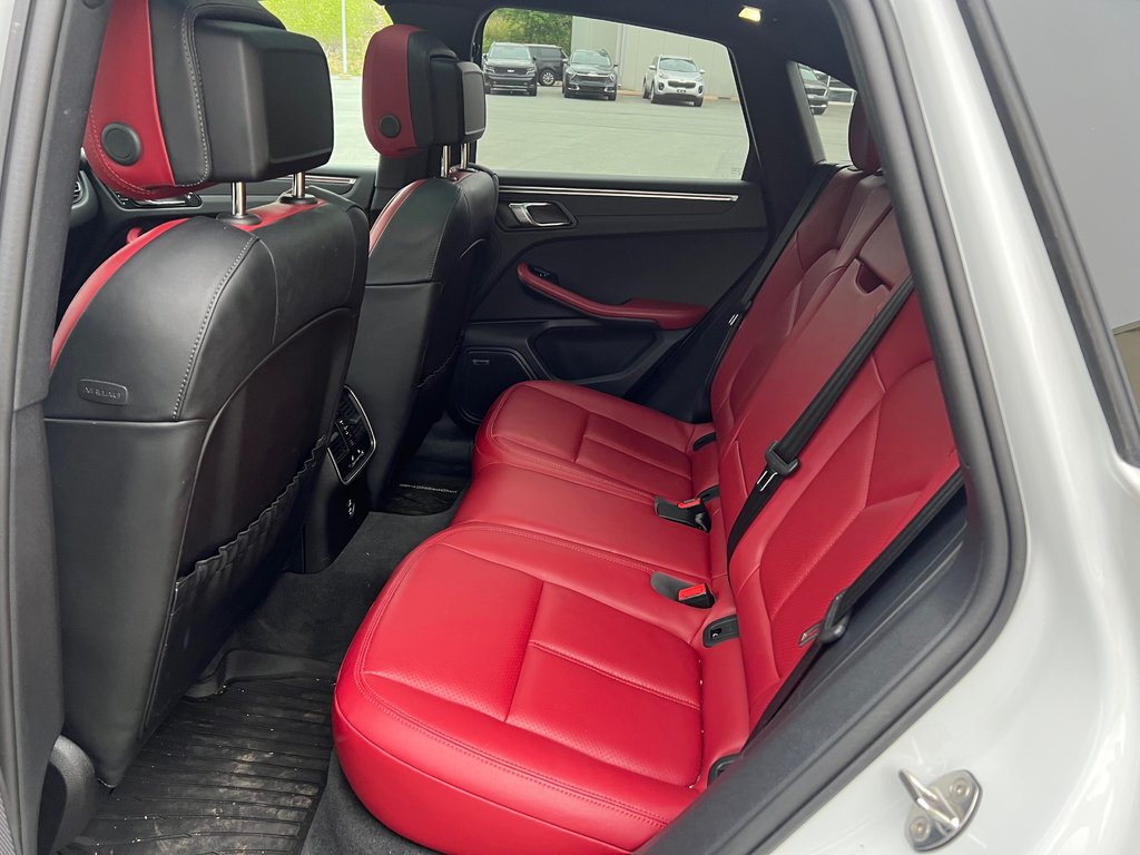 2025 Porsche Macan Base | Leather | SunRoof | Nav | Warranty to 2029 in Amherst, Nova Scotia - 39 - w1024h768px