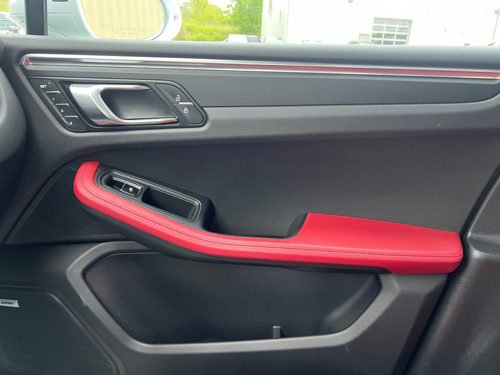 2025 Porsche Macan Base | Leather | SunRoof | Nav | Warranty to 2029 in Amherst, Nova Scotia - 27 - w1024h768px