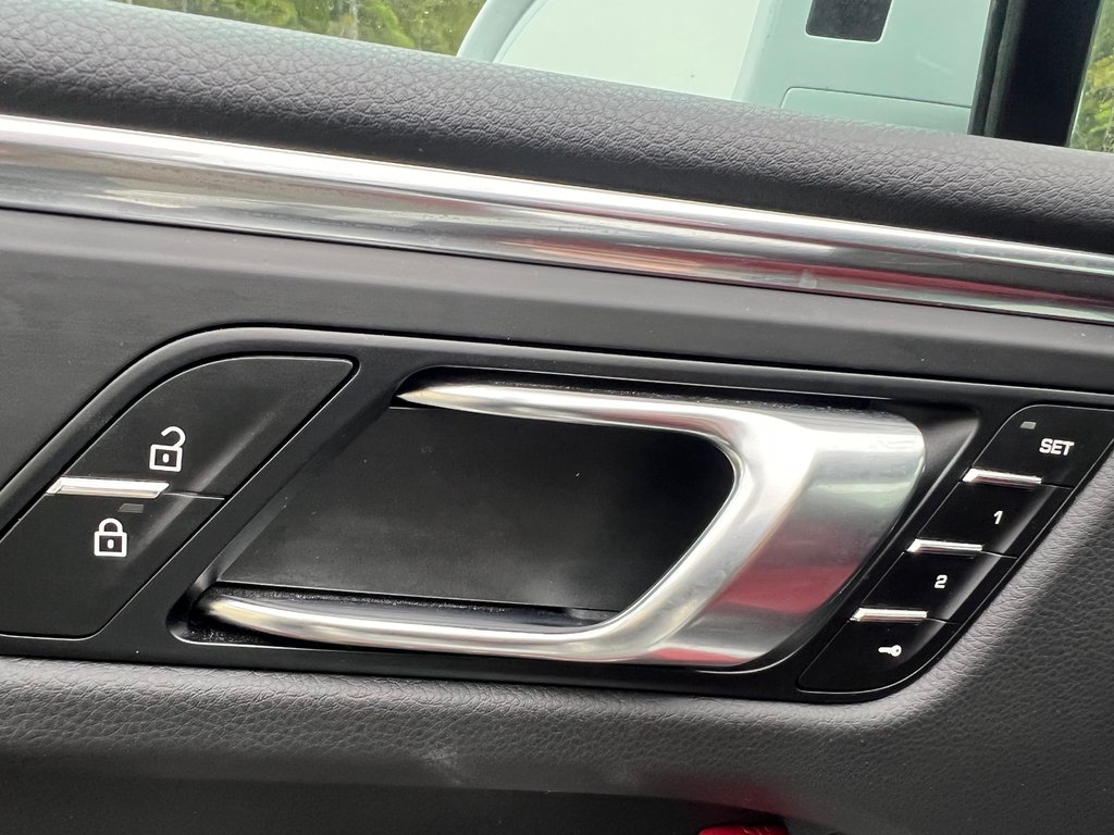 2025 Porsche Macan Base | Leather | SunRoof | Nav | Warranty to 2029 in Amherst, Nova Scotia - 18 - w1024h768px