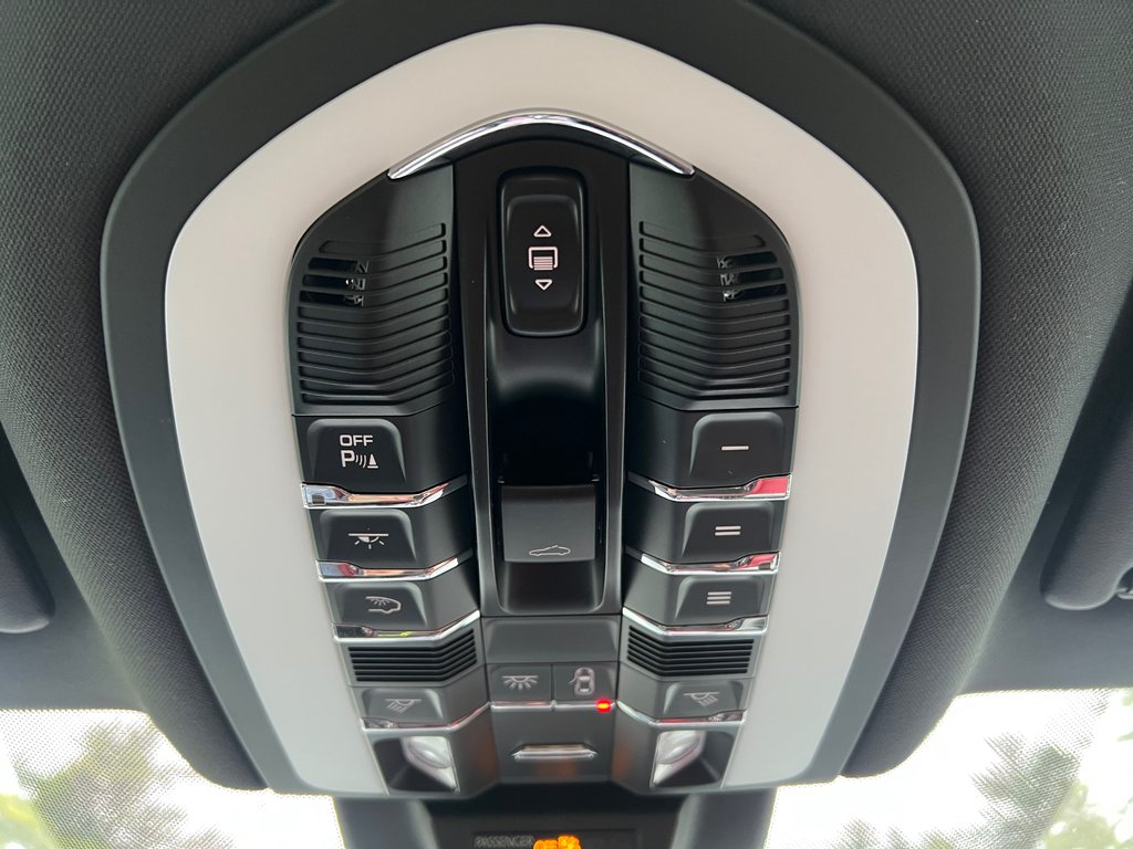 2025 Porsche Macan Base | Leather | SunRoof | Nav | Warranty to 2029 in Amherst, Nova Scotia - 31 - w1024h768px