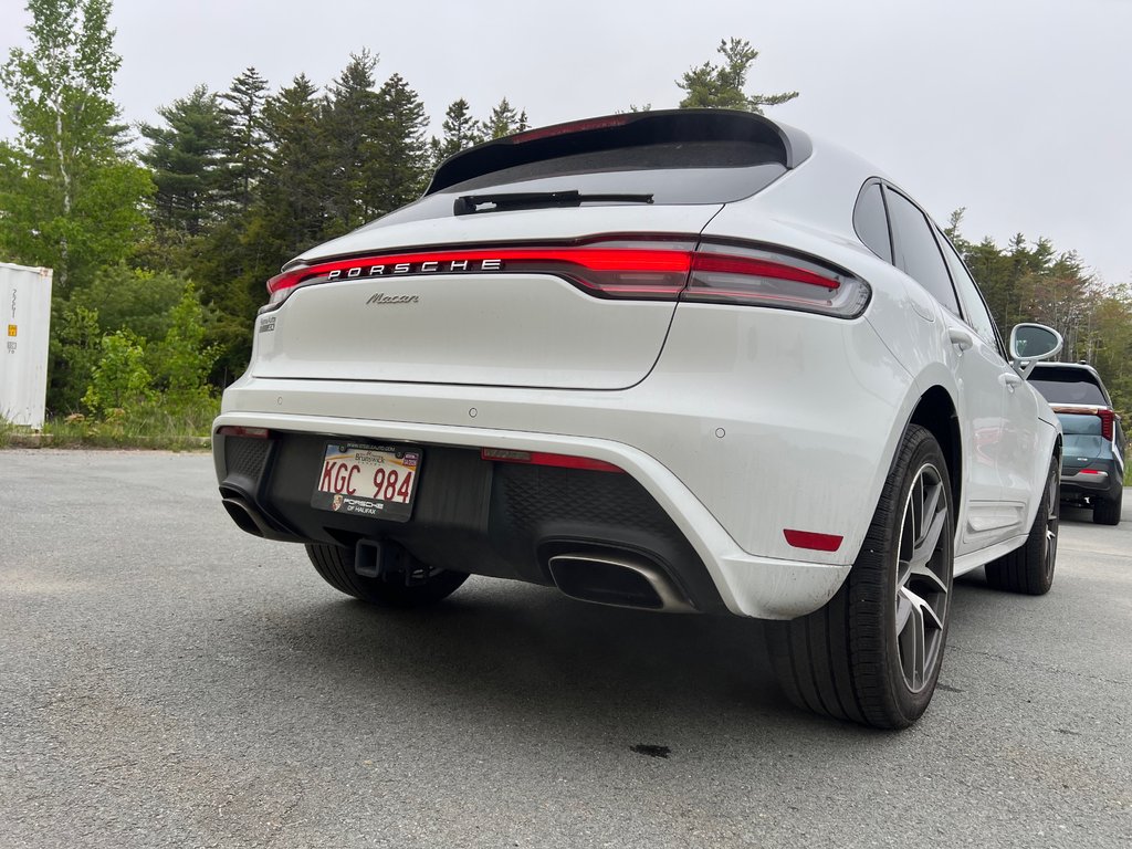 2025 Porsche Macan Base | Leather | SunRoof | Nav | Warranty to 2029 in Amherst, Nova Scotia - 9 - w1024h768px