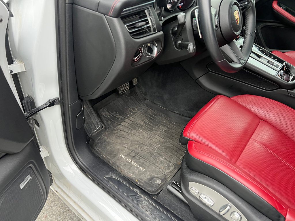 2025 Porsche Macan Base | Leather | SunRoof | Nav | Warranty to 2029 in Amherst, Nova Scotia - 37 - w1024h768px