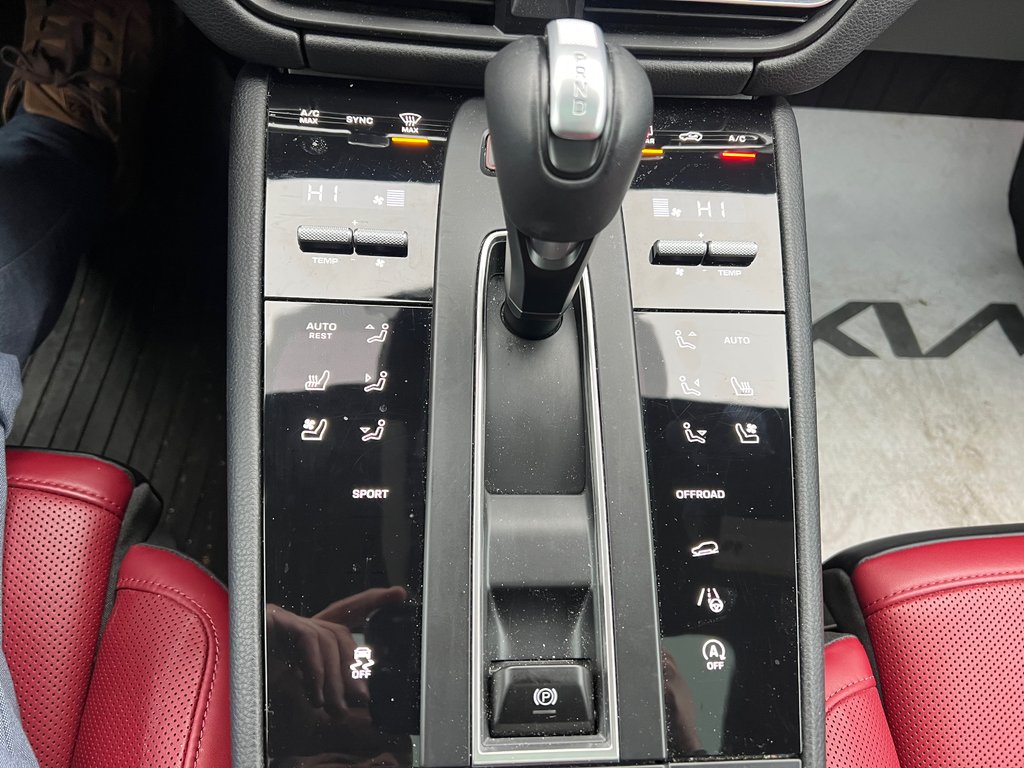 2025 Porsche Macan Base | Leather | SunRoof | Nav | Warranty to 2029 in Amherst, Nova Scotia - 26 - w1024h768px