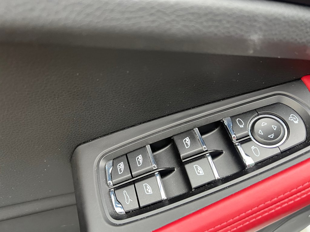 2025 Porsche Macan Base | Leather | SunRoof | Nav | Warranty to 2029 in Amherst, Nova Scotia - 17 - w1024h768px
