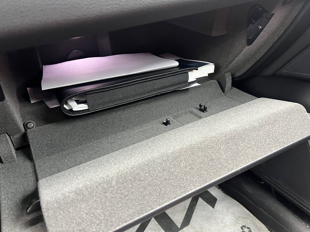 2025 Porsche Macan Base | Leather | SunRoof | Nav | Warranty to 2029 in Amherst, Nova Scotia - 30 - w1024h768px