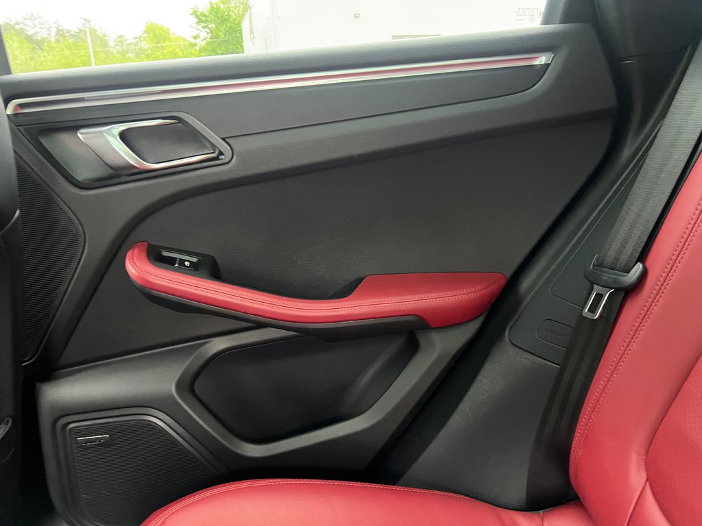 2025 Porsche Macan Base | Leather | SunRoof | Nav | Warranty to 2029 in Amherst, Nova Scotia - 43 - w1024h768px