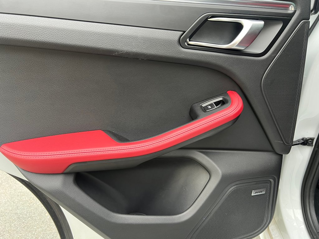 2025 Porsche Macan Base | Leather | SunRoof | Nav | Warranty to 2029 in Amherst, Nova Scotia - 38 - w1024h768px