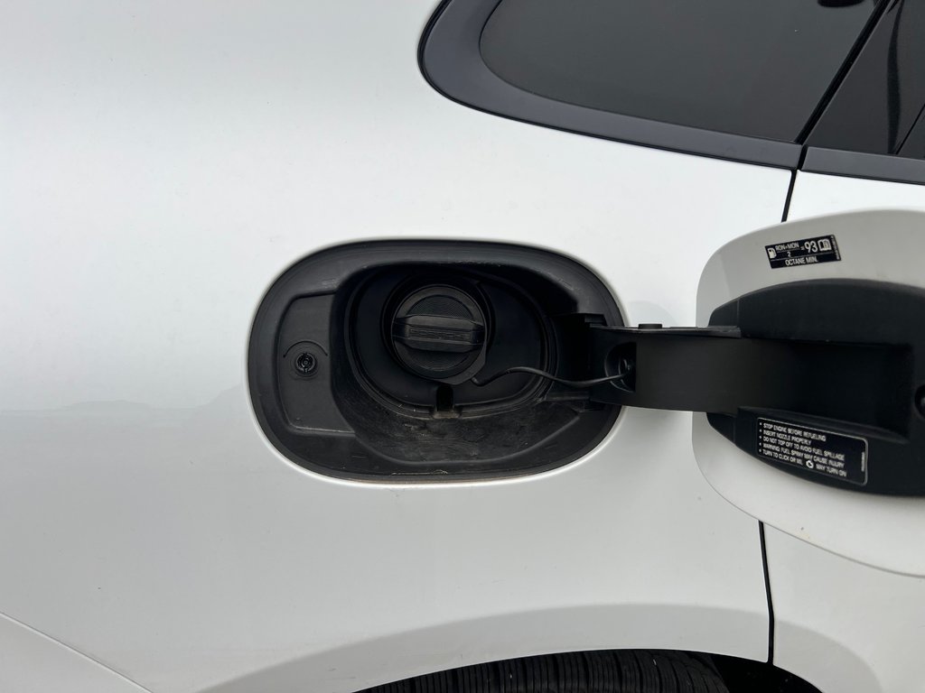 2025 Porsche Macan Base | Leather | SunRoof | Nav | Warranty to 2029 in Amherst, Nova Scotia - 14 - w1024h768px