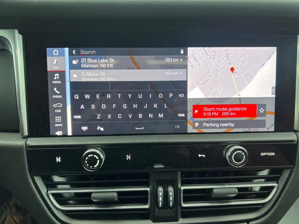 2025 Porsche Macan Base | Leather | SunRoof | Nav | Warranty to 2029 in Amherst, Nova Scotia - 24 - w1024h768px