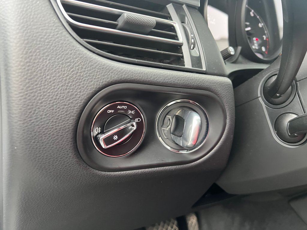 2025 Porsche Macan Base | Leather | SunRoof | Nav | Warranty to 2029 in Amherst, Nova Scotia - 20 - w1024h768px