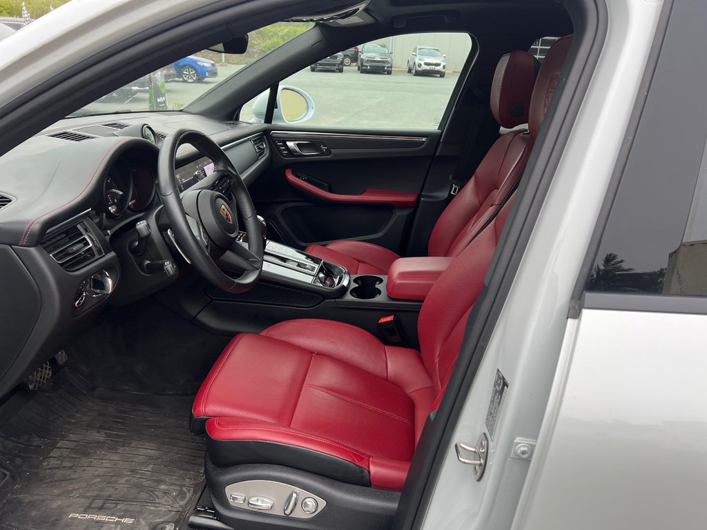 2025 Porsche Macan Base | Leather | SunRoof | Nav | Warranty to 2029 in Amherst, Nova Scotia - 16 - w1024h768px