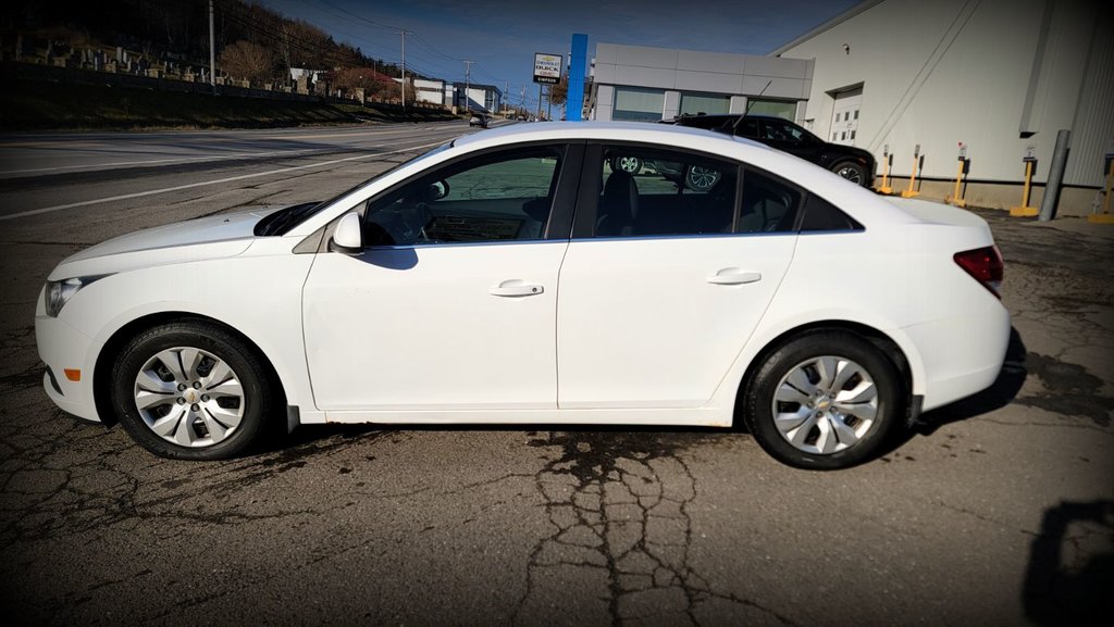 2012 Chevrolet Cruze in Gaspé, Quebec - 9 - w1024h768px