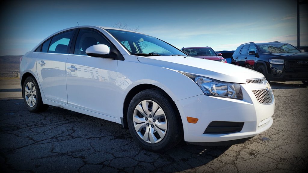 2012 Chevrolet Cruze in Gaspé, Quebec - 4 - w1024h768px