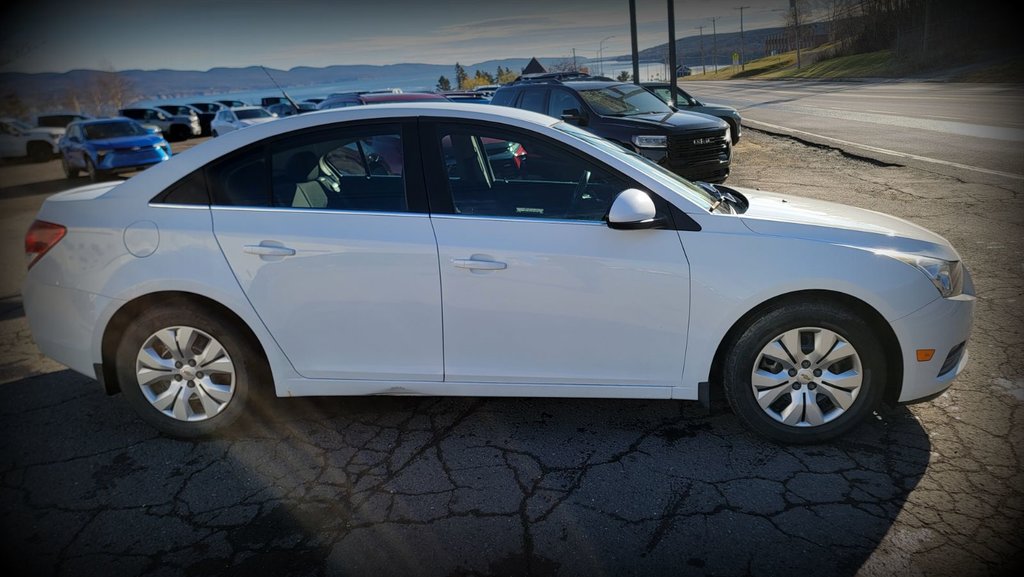 2012 Chevrolet Cruze in Gaspé, Quebec - 5 - w1024h768px