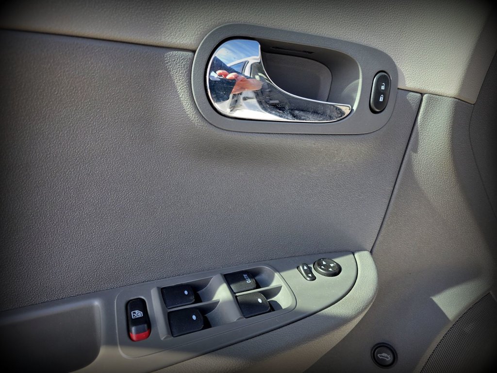 2012 Chevrolet Malibu in Gaspé, Quebec - 15 - w1024h768px