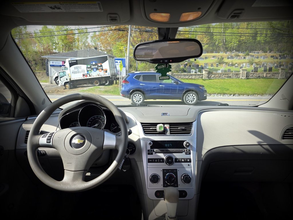 2012 Chevrolet Malibu in Gaspé, Quebec - 13 - w1024h768px