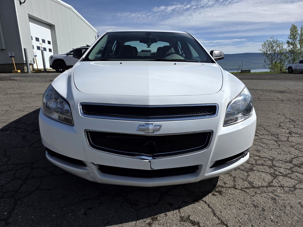 2012 Chevrolet Malibu in Gaspé, Quebec - 3 - w1024h768px